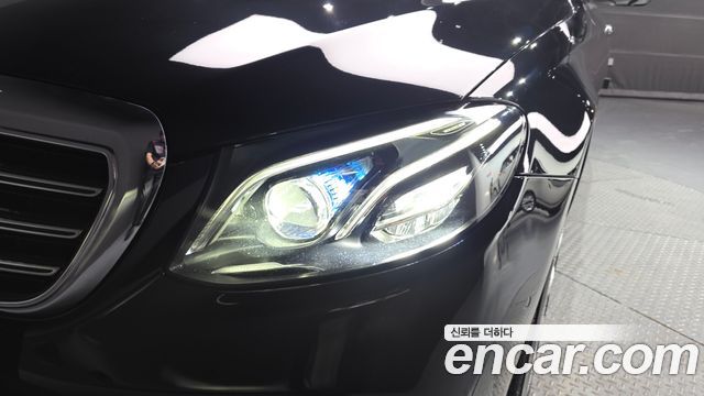 Mercedes-Benz E-Class E300 4MATIC Exclusive