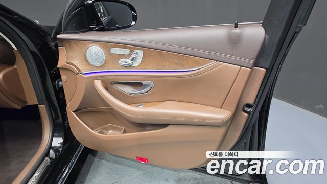 Mercedes-Benz E-Class E300 4MATIC Exclusive