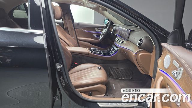 Mercedes-Benz E-Class E300 4MATIC Exclusive