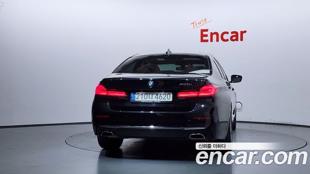 BMW 5-Series 520i Luxury