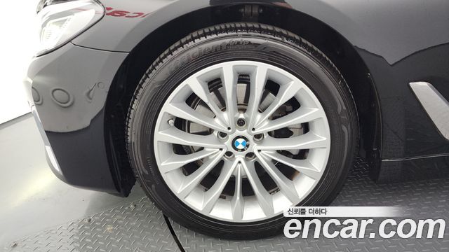 BMW 5-Series 520i Luxury
