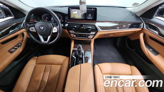 BMW 5-Series 520i Luxury