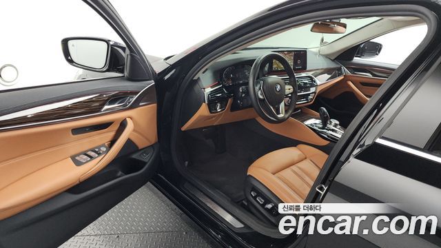 BMW 5-Series 520i Luxury