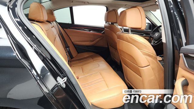 BMW 5-Series 520i Luxury