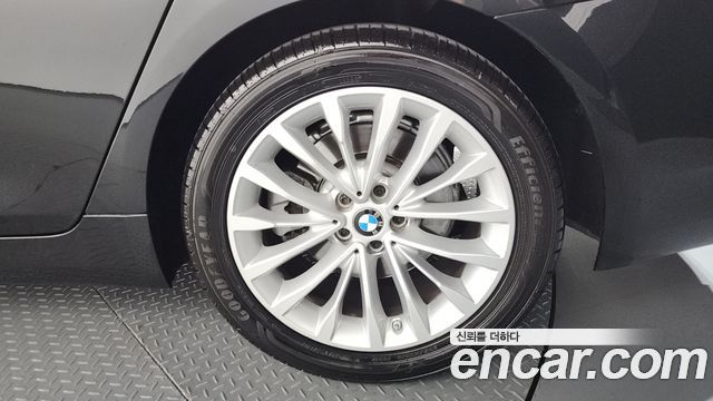 BMW 5-Series 520i Luxury