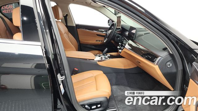 BMW 5-Series 520i Luxury