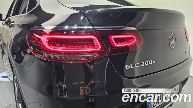 Mercedes-Benz GLC-Class GLC300e 4MATIC Coupe