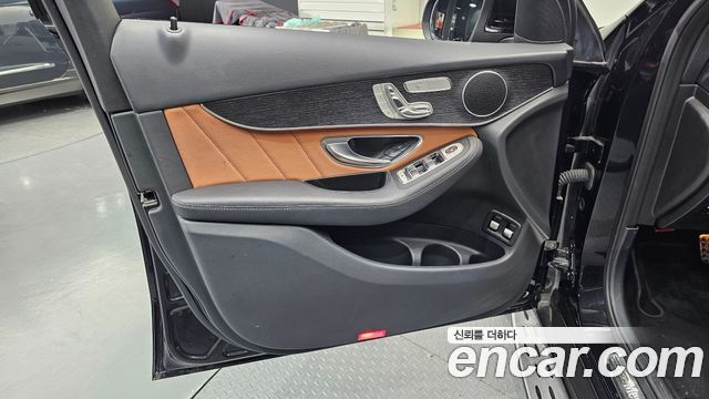 Mercedes-Benz GLC-Class GLC300e 4MATIC Coupe