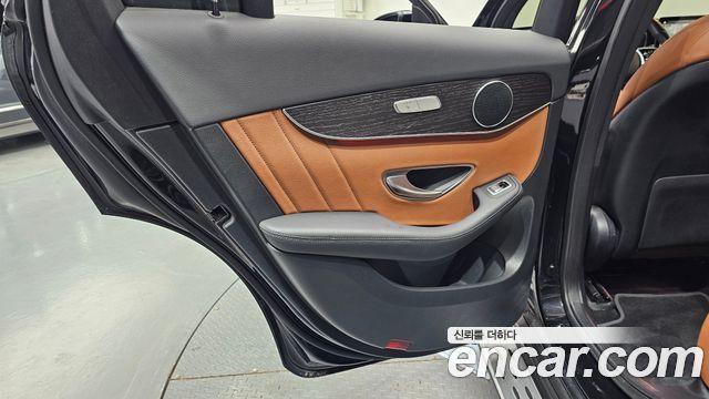 Mercedes-Benz GLC-Class GLC300e 4MATIC Coupe