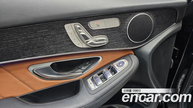 Mercedes-Benz GLC-Class GLC300e 4MATIC Coupe