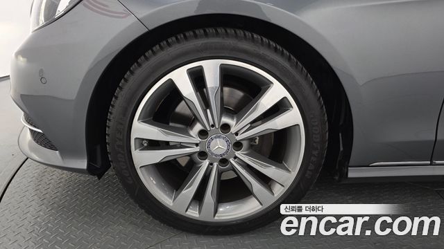 Mercedes-Benz E-Class E300 4MATIC Avantgarde