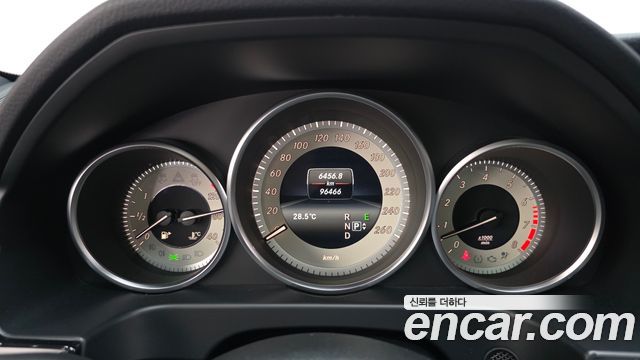 Mercedes-Benz E-Class E300 4MATIC Avantgarde