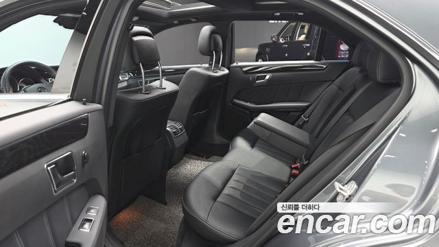 Mercedes-Benz E-Class E300 4MATIC Avantgarde