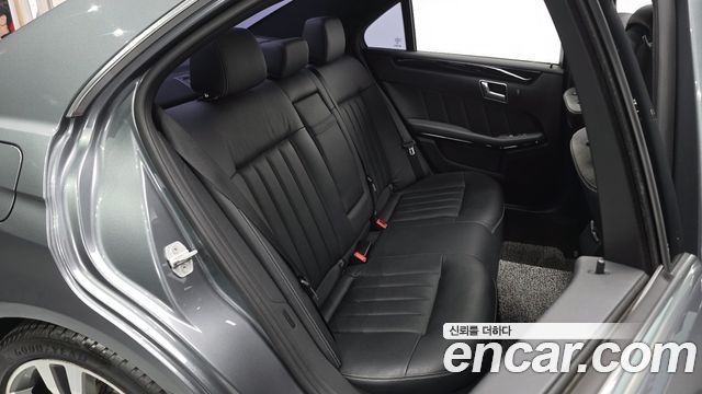 Mercedes-Benz E-Class E300 4MATIC Avantgarde