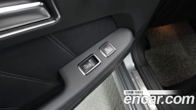 Mercedes-Benz E-Class E300 4MATIC Avantgarde