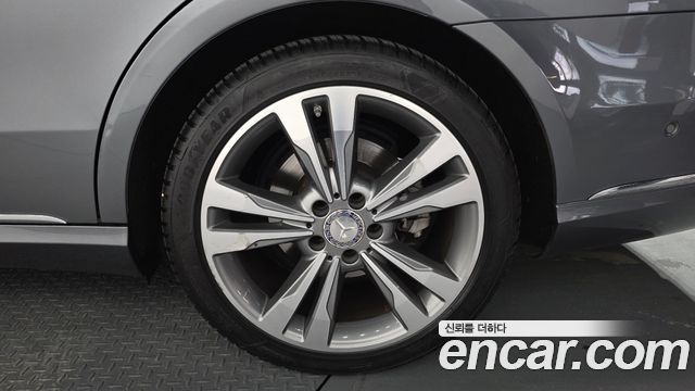 Mercedes-Benz E-Class E300 4MATIC Avantgarde