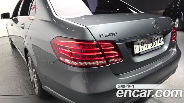 Mercedes-Benz E-Class E300 4MATIC Avantgarde