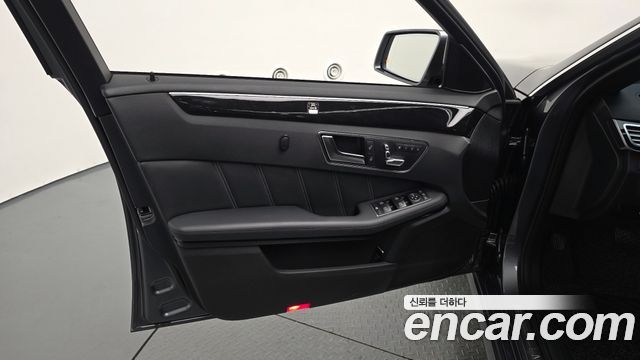 Mercedes-Benz E-Class E300 4MATIC Avantgarde
