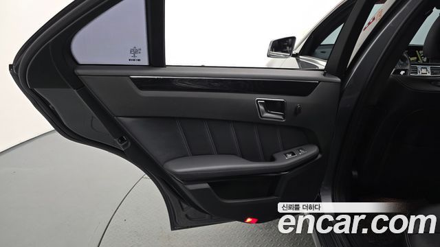 Mercedes-Benz E-Class E300 4MATIC Avantgarde