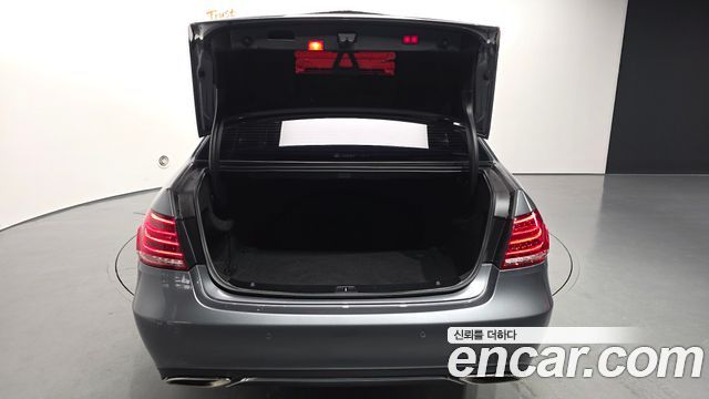 Mercedes-Benz E-Class E300 4MATIC Avantgarde