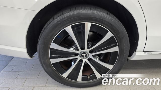 Mercedes-Benz E-Class E300e 4MATIC Exclusive