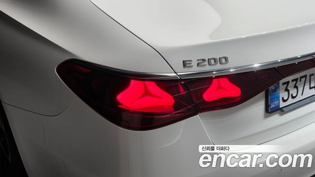 Mercedes-Benz E-Class E200 Avantgarde