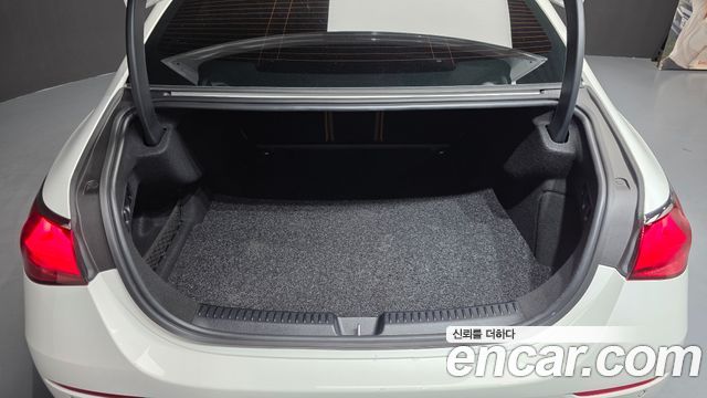 Mercedes-Benz E-Class E200 Avantgarde