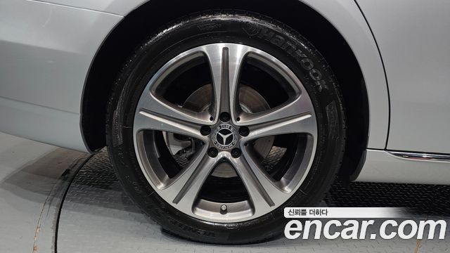 Mercedes-Benz E-Class E300 Avantgarde