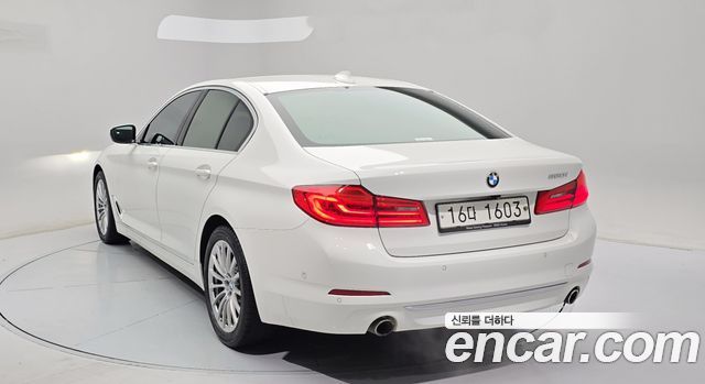 BMW 5-Series 520i Luxury