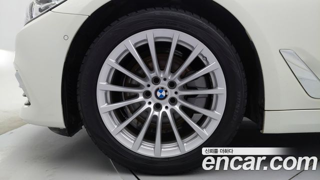 BMW 5-Series 520i Luxury