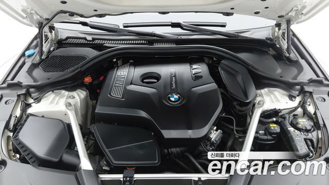 BMW 5-Series 520i Luxury
