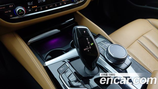 BMW 5-Series 520i Luxury