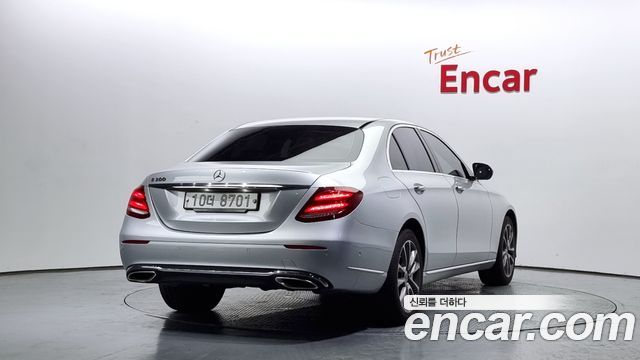 Mercedes-Benz E-Class E300 Exclusive Standard