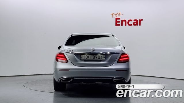 Mercedes-Benz E-Class E300 Exclusive Standard