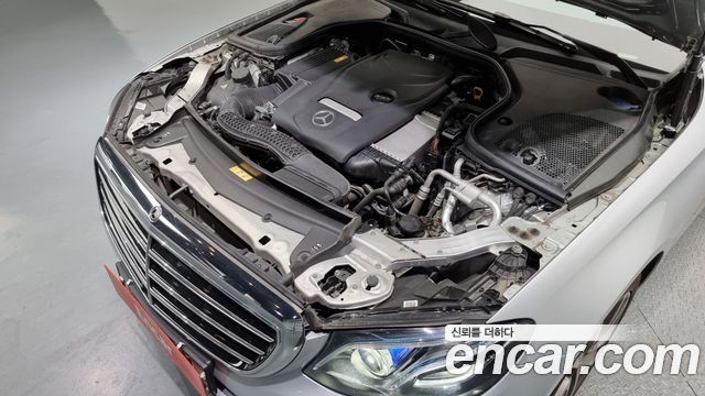 Mercedes-Benz E-Class E300 Exclusive Standard