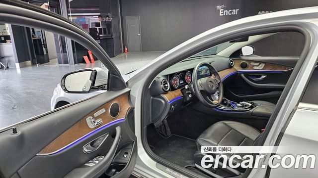 Mercedes-Benz E-Class E300 Exclusive Standard