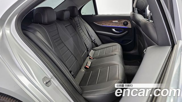 Mercedes-Benz E-Class E300 Exclusive Standard