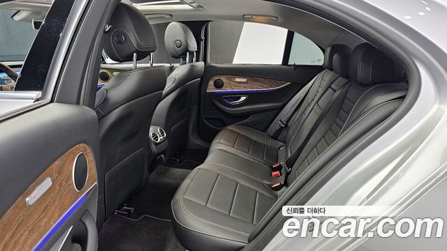 Mercedes-Benz E-Class E300 Exclusive Standard