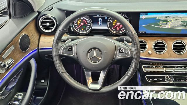 Mercedes-Benz E-Class E300 Exclusive Standard