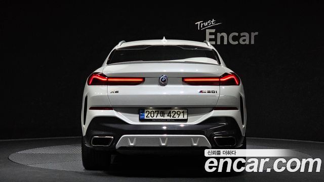 BMW X6 M50i