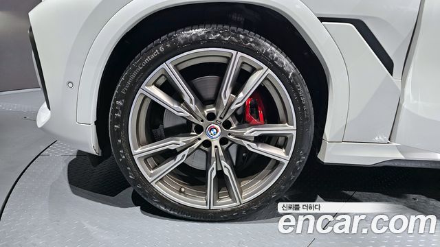 BMW X6 M50i