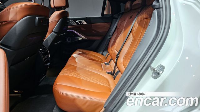 BMW X6 M50i