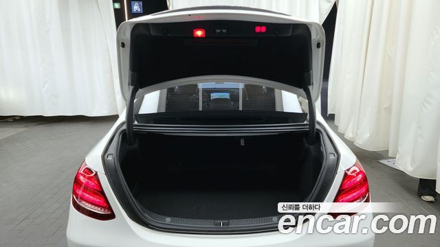 Mercedes-Benz E-Class E220d Avantgarde