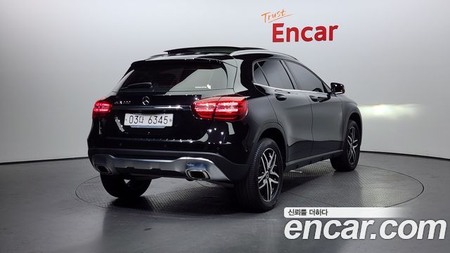 Mercedes-Benz GLA-Class GLA220 Premium