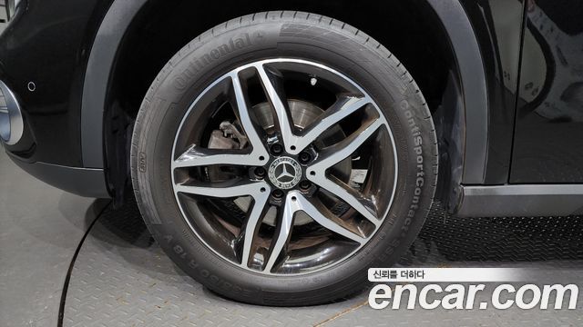 Mercedes-Benz GLA-Class GLA220 Premium