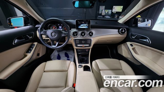 Mercedes-Benz GLA-Class GLA220 Premium