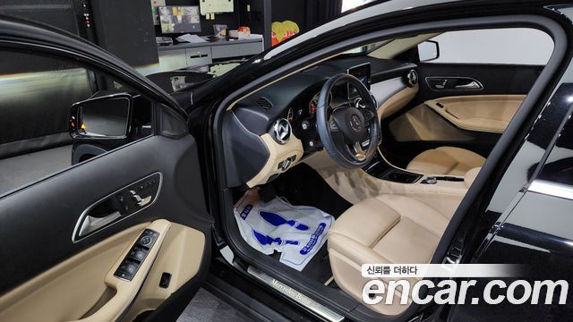 Mercedes-Benz GLA-Class GLA220 Premium