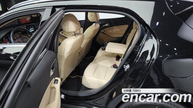 Mercedes-Benz GLA-Class GLA220 Premium