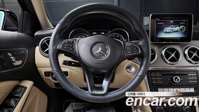 Mercedes-Benz GLA-Class GLA220 Premium