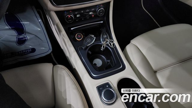 Mercedes-Benz GLA-Class GLA220 Premium